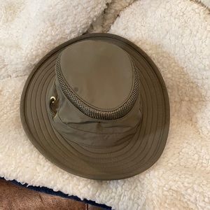 Tilly hat size 7 Olive Green